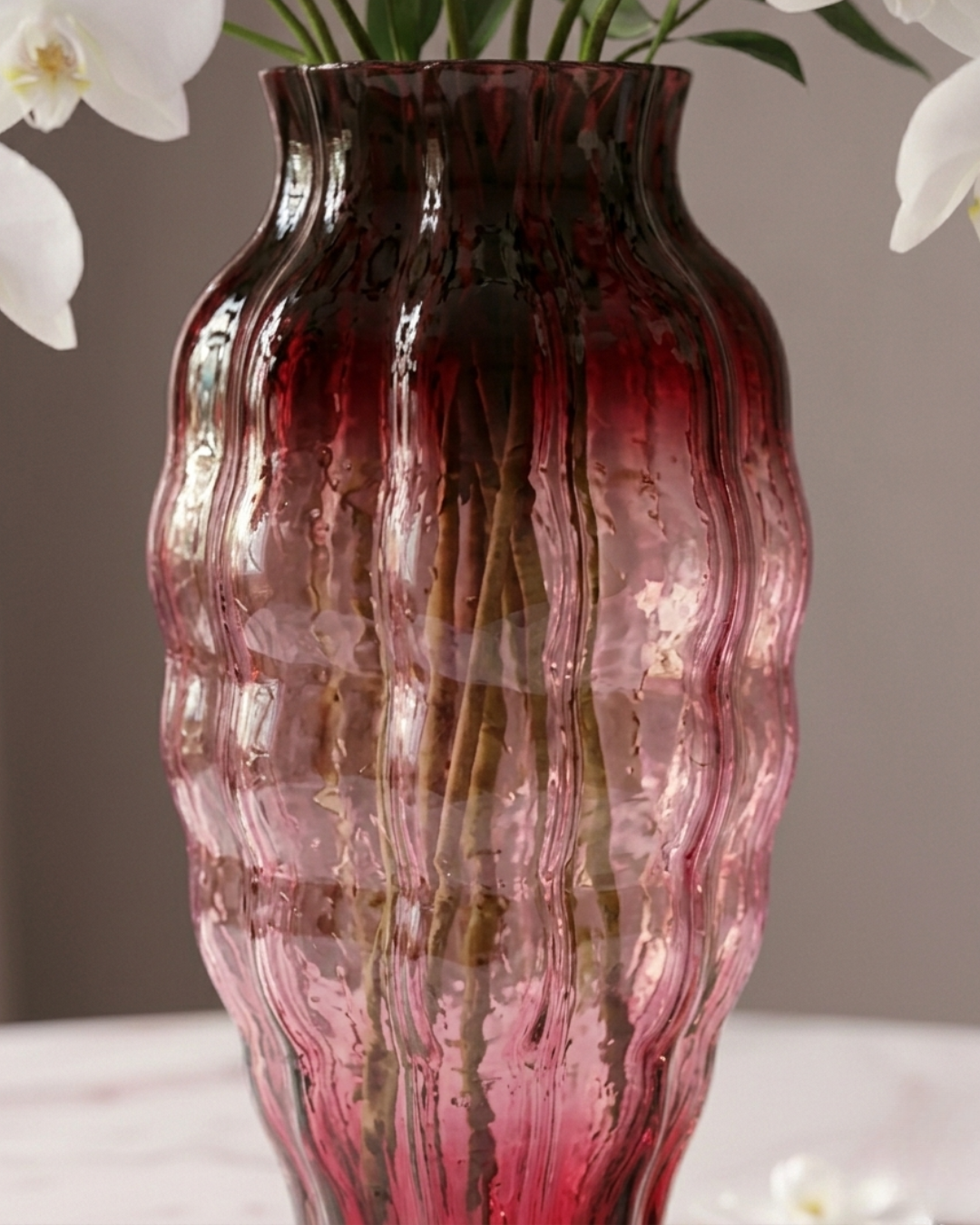 Luxury Ribbed Glass Vase – Burgundy Pink Gradient