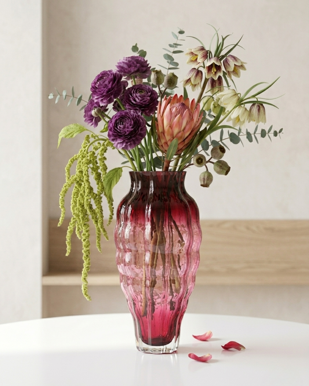 Luxury Ribbed Glass Vase – Burgundy Pink Gradient